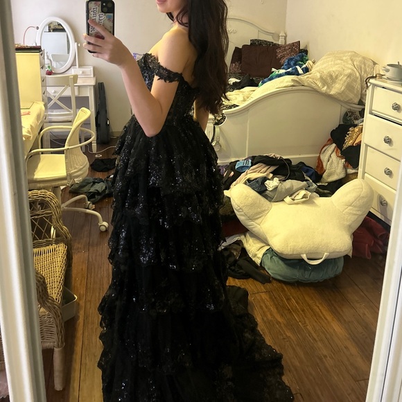 SHERRI HILL 55500 RUFFLE PROM GOWN BLACK 
‼️SHIPPED OUT MAY 5 EARLIEST‼️ - Picture 3 of 5
